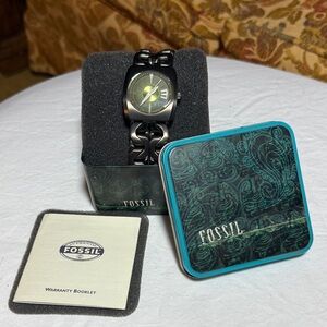 VINTAGE in original box. Men’s Fossil Black Watch with Olive Dial. New battery